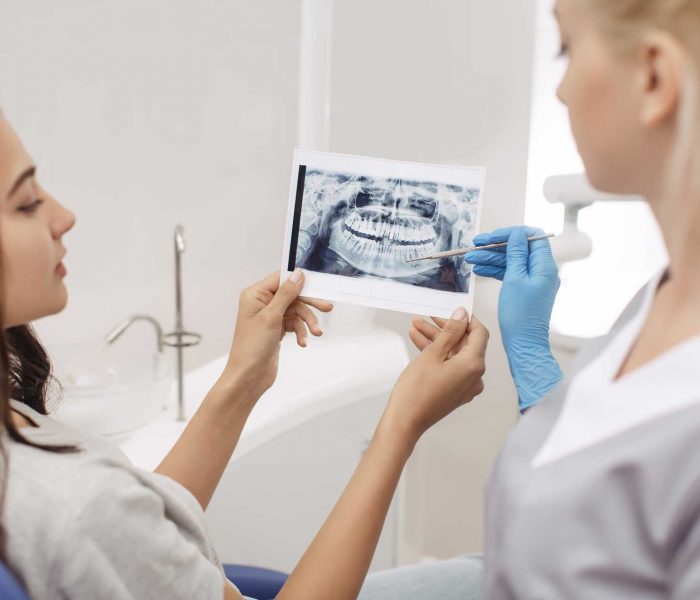 dentist-showing-x-ray-image-to-patient-4T8SHFC.jpg